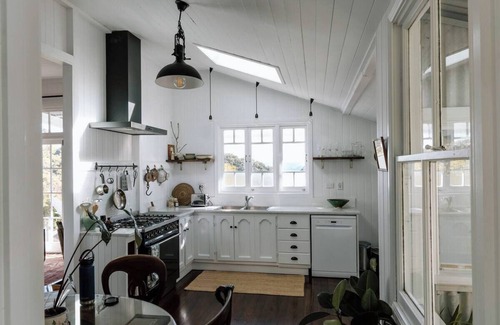Mapleton House | Seclusion, Rest and Romance at Gracie Cottage!