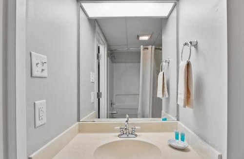 North East House | Second Floor Standard Suite Bay View