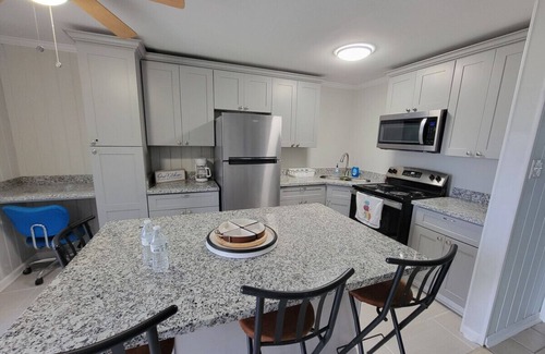 Iowa Apartment | Secret Cajun Retreat Peaceful Corner Stay - HAR 2