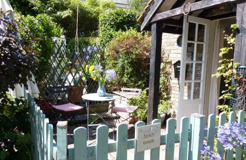 Eastbourne House | Secret Garden Hideaway For Adults