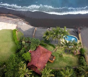 Jasri House | Secret Moon Beach House