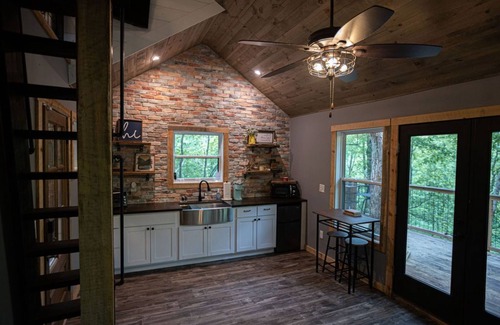 Dahlonega Cabin | Secret Stash: Secluded Treehouse Overlooking Creek
