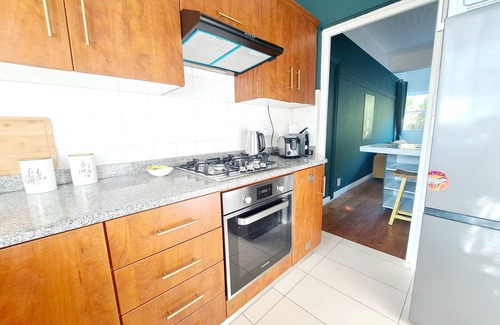 Rondebosch Apartment | Secure Modern 2 bed - excellently located