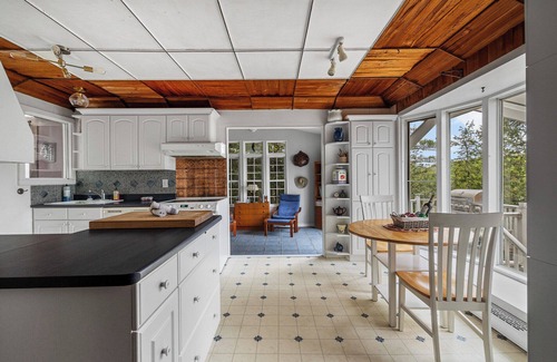 Val-des-Monts Cottage | Seductive cottage with spa