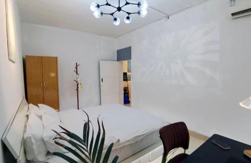 Chengdu City Centre Apartment | Seeking Flavors in Chengdu zhonglieci road