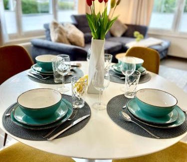 Lembruch Apartment | Seeliebe, 300 Meter zum Wasser, mit Terrasse und Garten