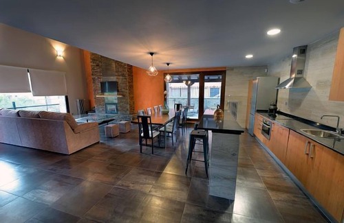 San Leonardo de Yague Cottage | Self catering La Puerta del Rio Lobos for 10 people