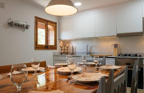 Castellnou de Bages Cottage | Self catering La Vila D'Argençola for 6 people