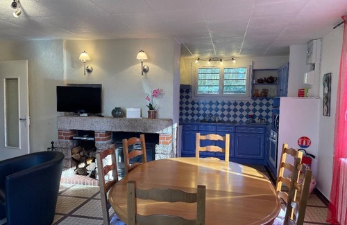 Moux-en-Morvan House | Self-catered house with view over the lake of Settons, quiet touristy road