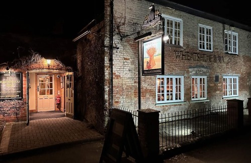 Winterbourne Earls Cottage | Self catering cottage near Salisbury & Stonehenge with fabulous pub opposite