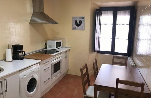 Valoria la Buena Cottage | Self catering La Plaza for 12 people