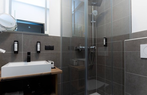 Zistersdorf Hotel | Self-Check-in Hotel VinoQ Zistersdorf