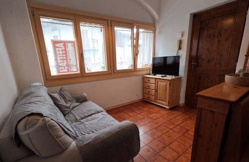 Carisolo Apartment | Self-contained apartment in historic center