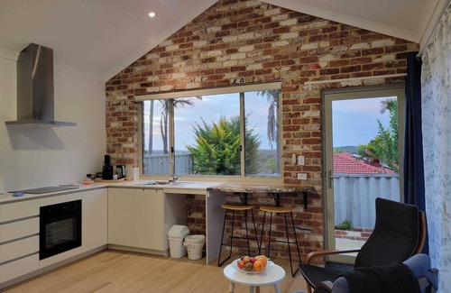 City Centre House | Self-Contained Garden Retreat – Quiet, Sunny, and Fully Equipped