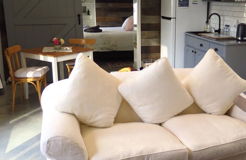 Bowral Cabin | Self Contained One Bedroom Cottage in Garden Setting
