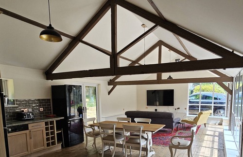 Burcombe Cottage | Self Contained Open Plan Cottage - Hot Tub and Pool. 2 Bedroom/Ensuite Bathrooms