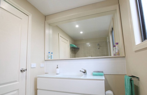 Batesford Apartment | Self contained studio apartment perfect for shorter or longer stays
