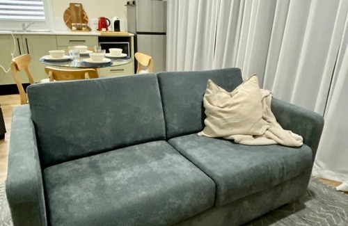 Pimpama Apartment | Self-contained Studio in Pimpama - Gold Coast. Close to all major theme parks.