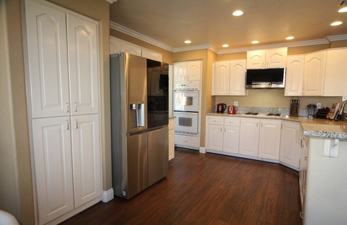 Green Valley North House | SEMA close, LUXURY HOUSE, 5 Bedroom, GIANT Pool, 1/4 Acre, 65-85" TV, 500mbpWIFI