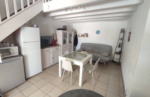 Saint-Cyprien Plage House | semi-detached villa sleeps 6, 3-star furnished holiday accommodation