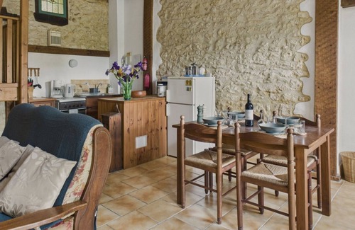 Montignac House | Semi-detached cottage, 4 adults 1 child, pool
