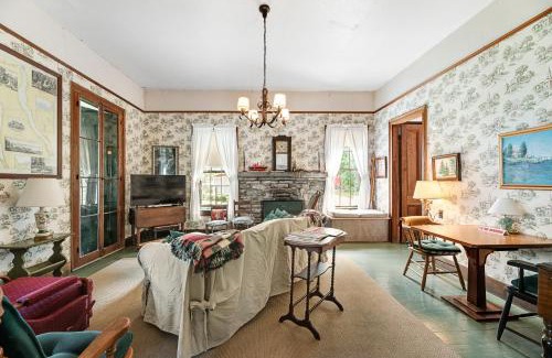 Rock Stream House | Seneca Vintage