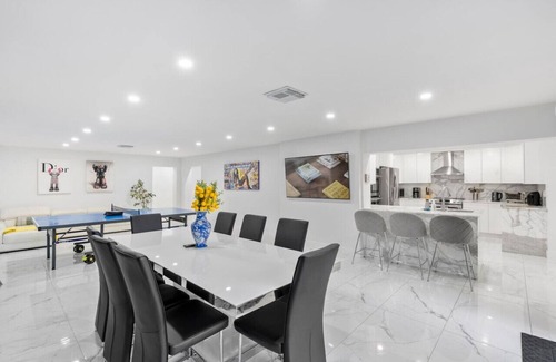 South Lake Villa | Sensational 5BR/4BA Villa near Hollywood Beach