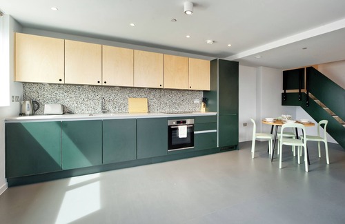 Poplar Apartment | Sensational two-bedroom apartment in East London