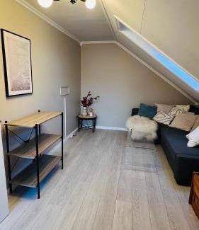 Arendal House | Sentralt rekkehus med solrik veranda!