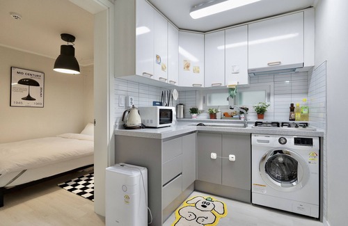 Mapo House | Seoul's Cozy Shelter with 4 beds, Seoul's Largest Traditional Market 1 min!