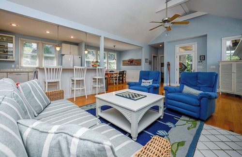 New Buffalo Cottage | (September Weekends Available!) New Buffalo Home With Private Heated Pool!