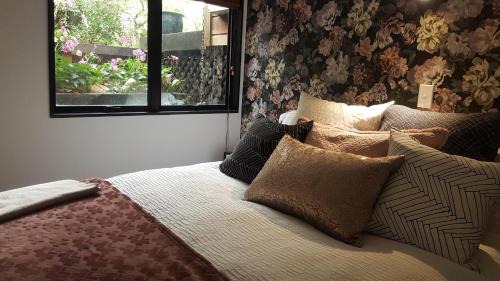 New Plymouth Bed & Breakfast | Sequoia Steps