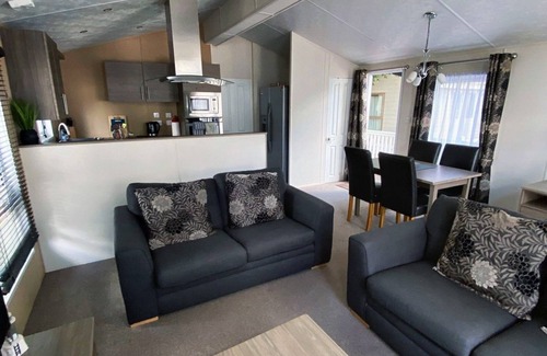 Mudeford House | 'Serendipity' - by the beach on Sandhills Holiday Park, Mudeford