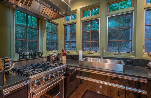 Cheshire House | Serendipity Treehaus | Chic Cheshire Village Home 1 Mile from Black Mtn