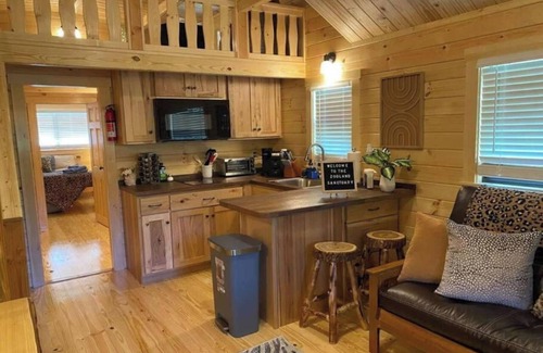 Asheboro House | Serene 1BR Cabin near NC Z00 with Loft & Waterview