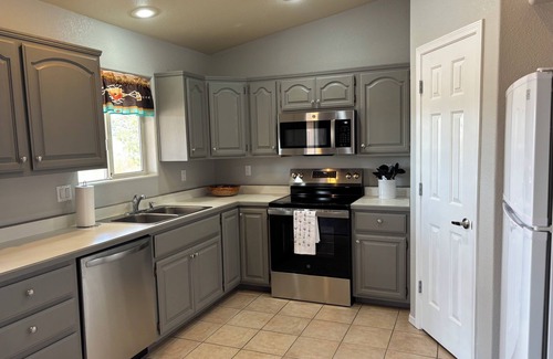 Valentine House | Serene 3-bedroom house in Valle Vista Golf Community on route 66