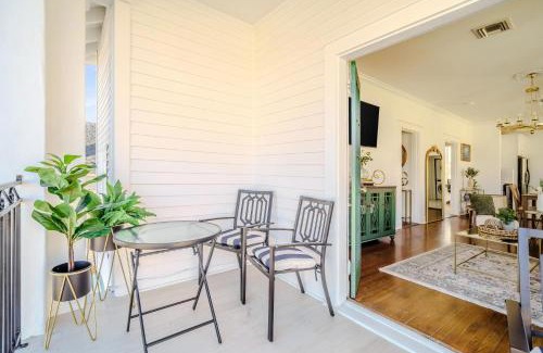 Touro House | Serene 4 Bedroom Home near French Quarter with Wi-Fi and Parking