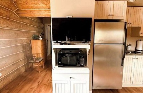 Lac Le Jeune Apartment | Serene Cabin by the Pond