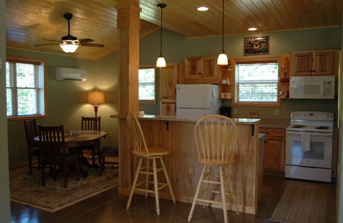 Thaxton Cabin | Serene Country Cabin On A 150 Acre Farm/Vineyard