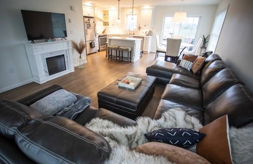Caroline House | SERENE Country Retreat! 6 miles to Ithaca & Hiking