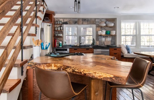 Munnsville House | Serene Creekside Escape: Your perfect Hideout Year-Round