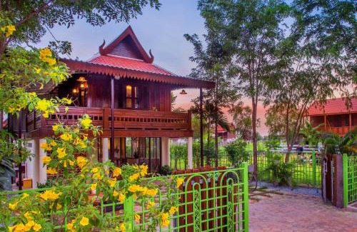 Prasat Bakong Cabin | Serene Eco Work & Relax Retreat Rice Field