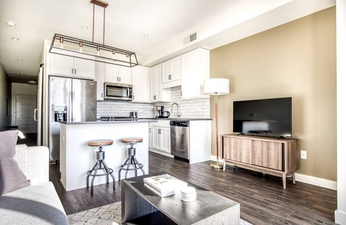 Elmhurst Apartment | Serene Elmhurst 1BR w/Lounge, Pool & Gym nr Metra, by Blueground