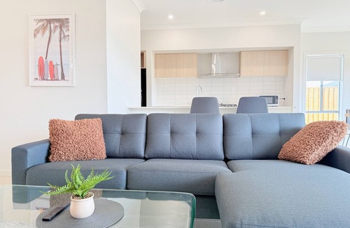 Rochedale House | Serene Escape 4BR & 2.5Bath Retreat in Rochedale