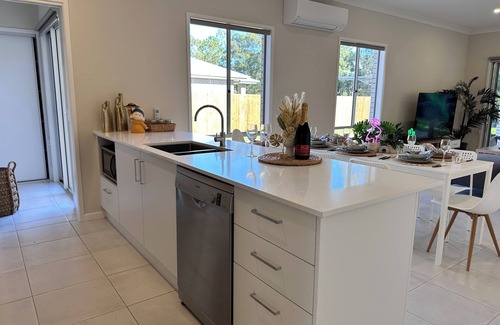 Loganlea House | Serene Forest Retreat - Brand New Home with Sunny Backyard, BBQ + Superfast WIFI