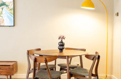 Riverside Apartment | Serene Garden Flat - Steps from Tower Bridge
