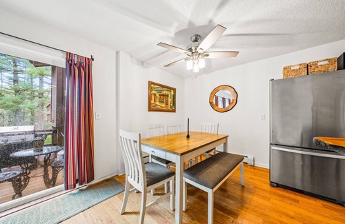 Chestertown Condo | Serene getaway with fireplace, grill, kayaks & washer/dryer