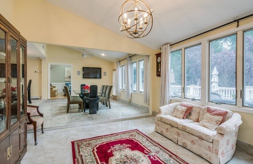 Old Westbury Villa | Serene Haven: Stunning Yard, Pool, and Views