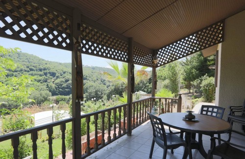 Beykoz Apartment | Serene House Surrounded by Nature in Beykoz