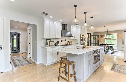 Montgomery House | Serene Hudson Valley Escape in Historic Montgomery with Hottub,Pool,King Suite
